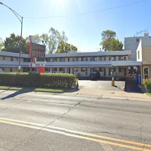 Oyo Hotel Edgebrook Chicago North Shore Exterior photo