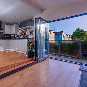 Luxury 2-Bed Serviced Apartment With Sauna Bristol Exterior photo