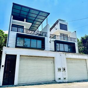 Hotel On-Fleek Residencies à Dehiwala-Mont Lavinia Exterior photo