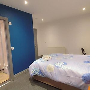 En-Suite Double-Bedroom In The Heart Of Eccles Manchester Perfect For Short Stays Exterior photo