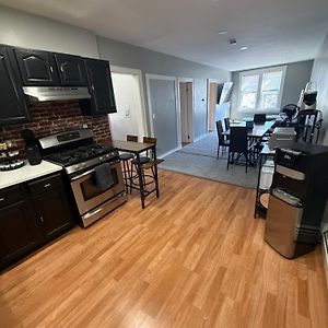 Huge 3 Bedroom 1 Bathroom Apartment Less Than 5 Minutes From Newark Airport 25 Minutes Away From Nyc And 5 Minutes From Train Station Elizabeth Exterior photo