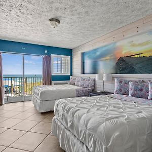 Oceanfront Inn Room #16- Ocean View Balcony 2 Full Beds Fort Pierce Exterior photo