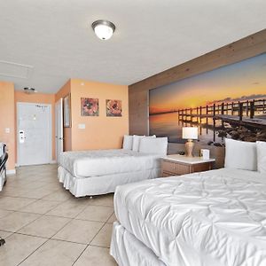 Oceanfront Inn Room #24- Ocean View Balcony 2 Full Beds Fort Pierce Exterior photo