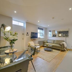 Central Two Bedroom Apartments St Albans By Central Stays Short Lets & Serviced Accommodation With Free Parking - 4 Exterior photo