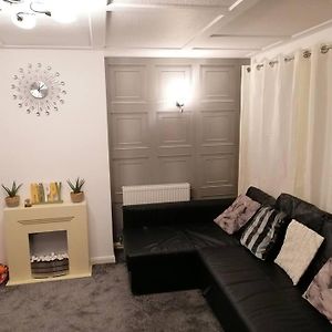 Cosy Room Close To Luton Airport & Hospital Exterior photo