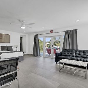 Appartement Unique Retreat - Unit C: Charming 2Nd-Floor Escape à Deerfield Beach Exterior photo