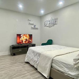 Hotel Upscale Studio Basement In Brampton Exterior photo