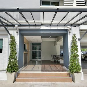 B32 Apartment Bangkok Exterior photo