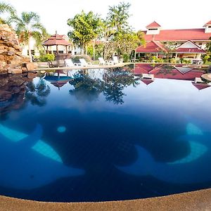 Lake Villa Resort Bang Lamung Exterior photo
