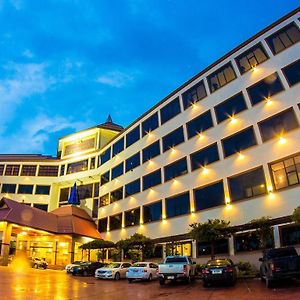 Golden Dragon Resort Singburi Exterior photo