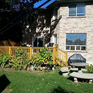 Maria'S Homestay Thornhill Exterior photo