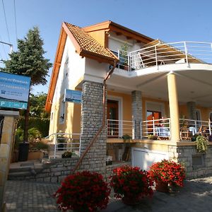 Hotel Apartman Vitorlás Vendégház à Balatonfüred Exterior photo