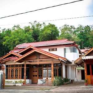 Hotel Bamboosa à Bukittinggi Exterior photo