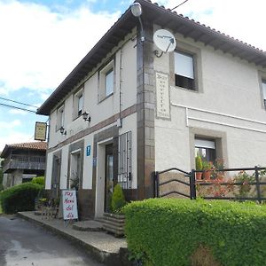 Hotel Pension Parrilla Casa Vicente à Tineo Exterior photo