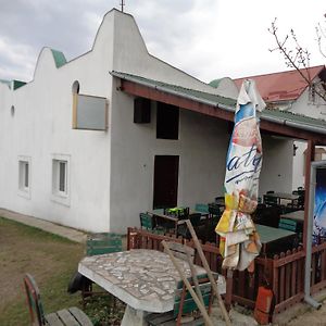 Hotel Gasthaus Enduro Bica à Caransebeş Exterior photo