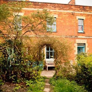 Bed and Breakfast Moon In The Apple Tree à Glastonbury Exterior photo