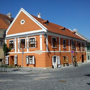 Hotel Pont Vendégház à Kőszeg Exterior photo