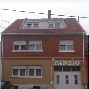 Hotel Napsugar Panzio à Vác Exterior photo