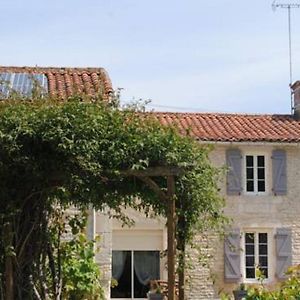 Hotel La Poussardiere à Saint-Martin-sous-Mouzeuil Exterior photo