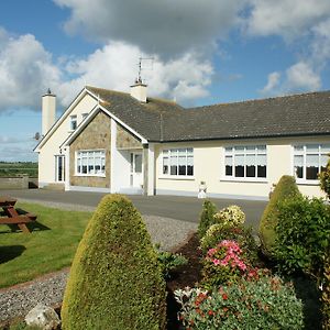 Bed and Breakfast River Valley Farmhouse à Wellingtonbridge Exterior photo