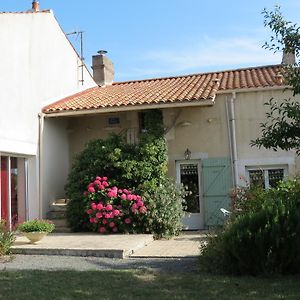 Bed and Breakfast L'Aubinoise à Saint-Aubin-la-Plaine Exterior photo