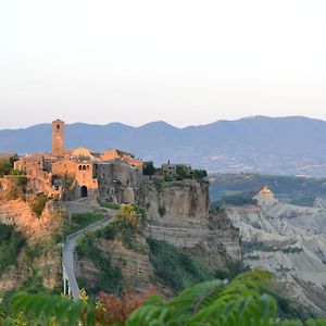 Bed and Breakfast Corte della Maestà Antica Residenza à Bagnoregio Exterior photo