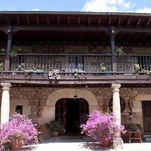 Hôtel Casa Velarde à Torrelavega Exterior photo