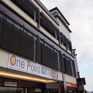 One Point Hotel Kuching Exterior photo