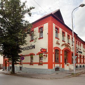 Hotel Penzion Burra à Vrútky Exterior photo