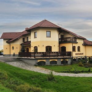 Hotel Penzion Stary Dvur à Nové Dvory Exterior photo