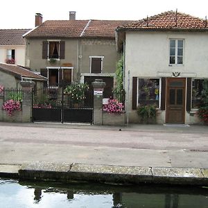 Hotel Chez Monique à Doulaincourt-Saucourt Exterior photo