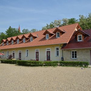 Hotel Stara Fara à Chržín Exterior photo