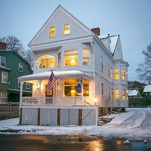 Chart House Inn Tour de Tour de Newport Exterior photo