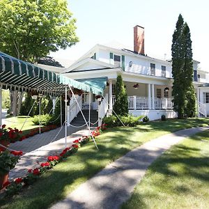 Colonial Inn Harbor Springs Exterior photo