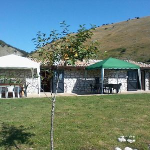 Hotel Chalet Vista Lago à San Gregorio  Exterior photo