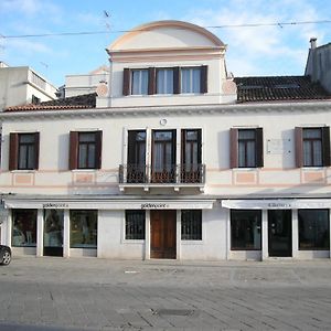 Bed and Breakfast Casa Di Carlo Goldoni - Dimora Storica à Chioggia Exterior photo