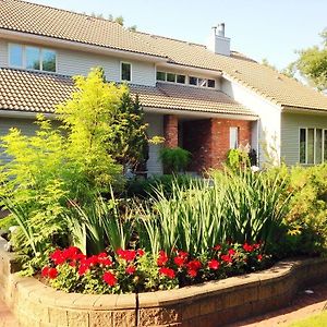 Bed and Breakfast Mcdougall Lane Bed & Breakfast à Drumheller Exterior photo