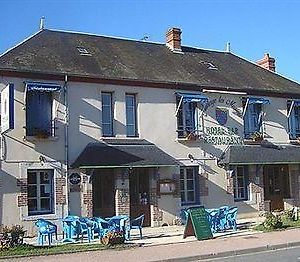 Hotel Auberge Les Muriers à La Ferté-Hauterive Exterior photo