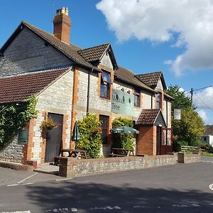 Hotel The Walnut Tree à West Camel Exterior photo