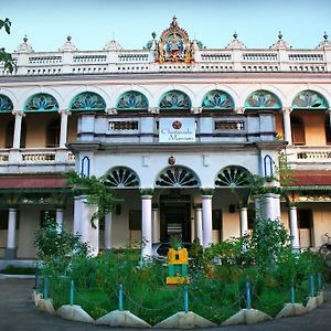 Maison d'hôtes Chettinadu Mansion – An Authentic Heritage Palace à Kānādukāttān Exterior photo