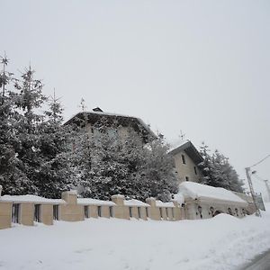 Hotel Faqra Palace à Mzaar Kfardebian Exterior photo