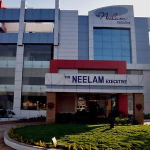 Hôtel Neelam Executive à Pune Exterior photo