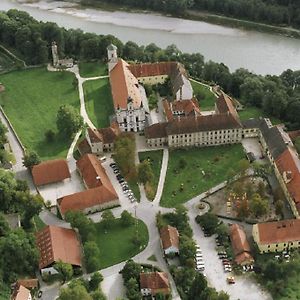 Hotel Klostergasthof Raitenhaslach à Burghausen Exterior photo