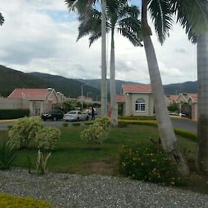 Villa Caymanas Estate House à Portmore Exterior photo