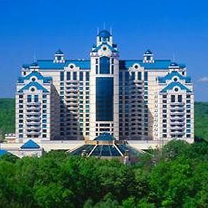 Hotel Grand Pequot Tower At Foxwoods à Mashantucket Exterior photo