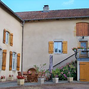 Villa Gite De La Tour De Rouilleres à Ambierle Exterior photo