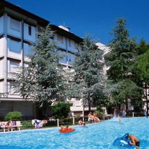Appartement Lignano With Pool à Lignano Sabbiadoro Exterior photo