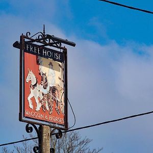 Hotel The Waggon And Horses à Great Yeldham Exterior photo