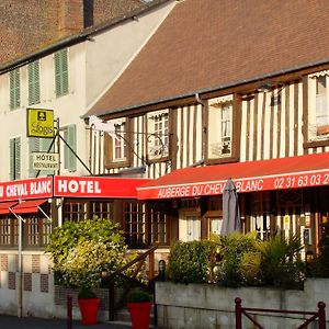 Hotel Auberge Du Cheval Blanc à Crèvecoeur-en-Auge Exterior photo