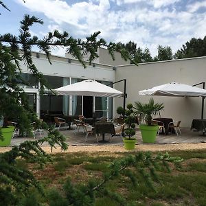 Hotel Logis des Sittelles à Montfort-le-Gesnois Exterior photo